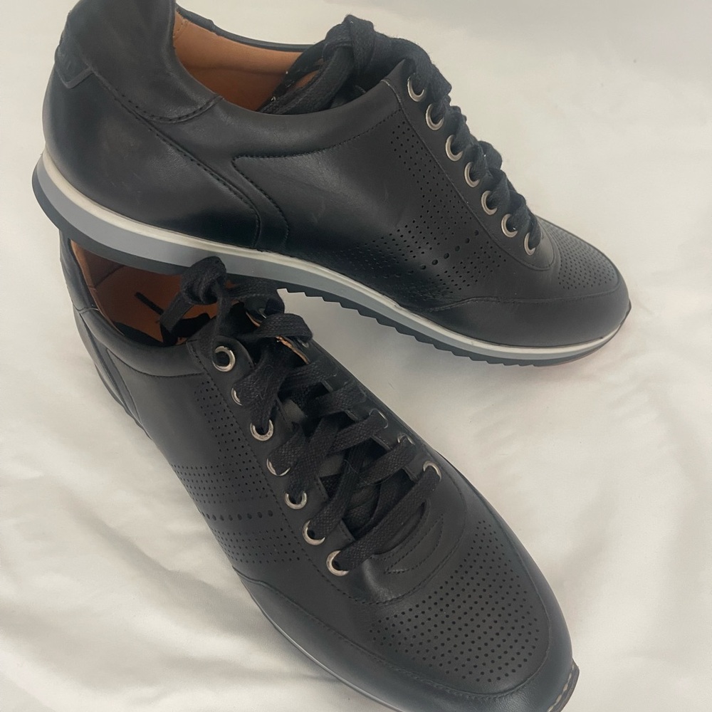 Magnanni Black Leather Sneakers
